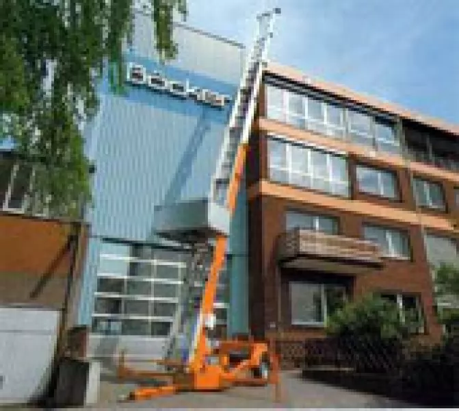Kosa dizalica u radnom polozaju bocker