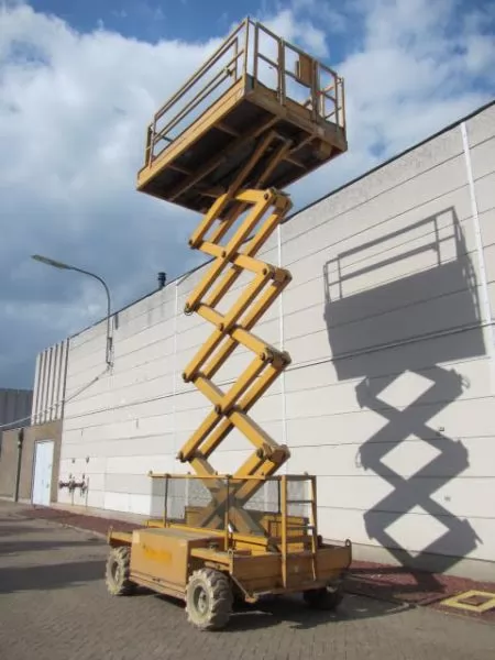Samohodna-podizna-radna-platforma-liftlux 02