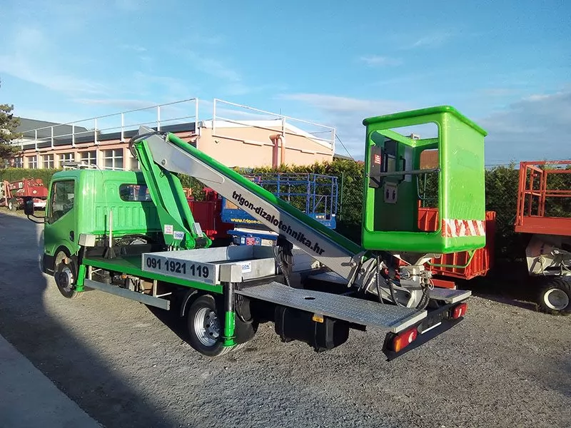 Autokosara-multitel-16m-na-vozilu-nissan-cabstar-11