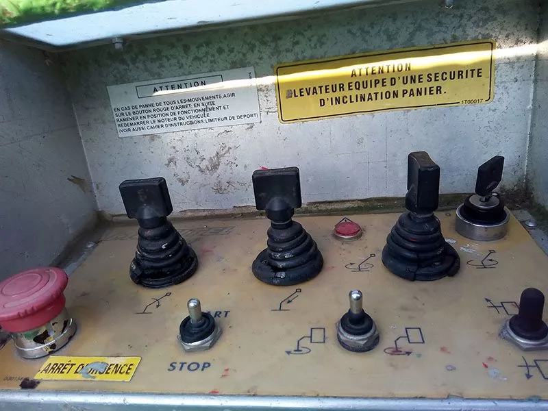 Autokosara-multitel-16m-na-vozilu-nissan-cabstar-14