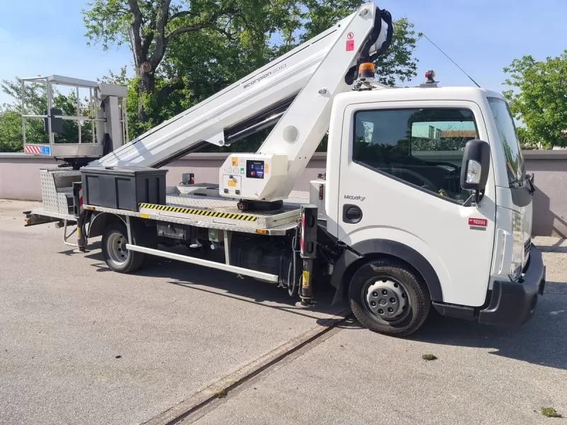 Telescopic aerial platform oil  steel scorpion 2313 on renault maxity 130 (2)