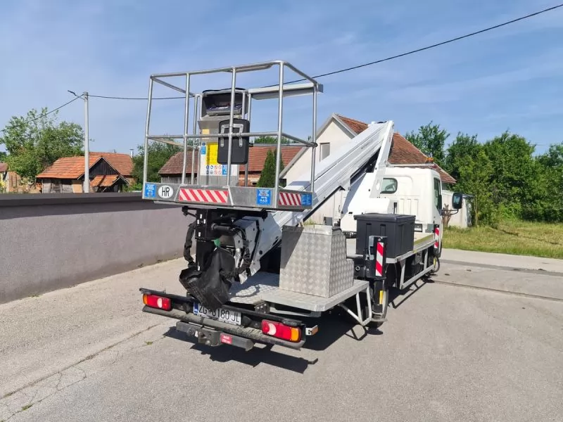 Telescopic aerial platform oil  steel scorpion 2313 on renault maxity 130 (3)