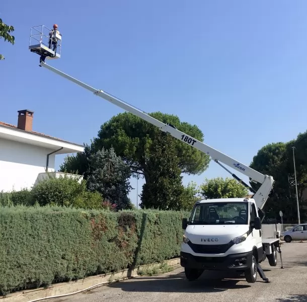 Nova auto koYara gsr b180t na vozilu mercedes ili iveco - leasing, b kategorija (3)