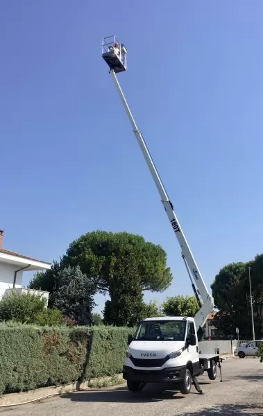 Nova auto koYara gsr b180t na vozilu mercedes ili iveco - leasing, b kategorija (5)
