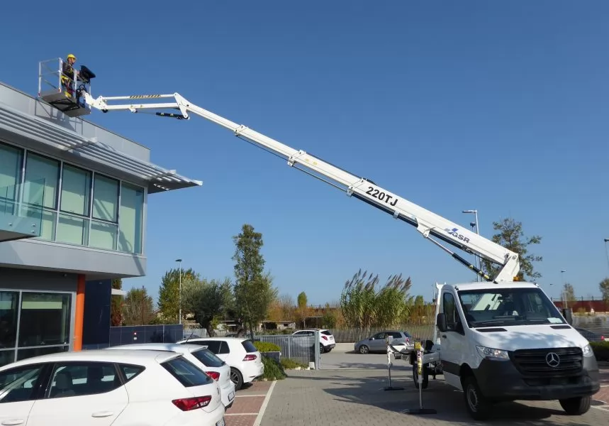 Nova auto koYara gsr b220tj na vozilu mercedes ili iveco - leasing, b kategorija (4)