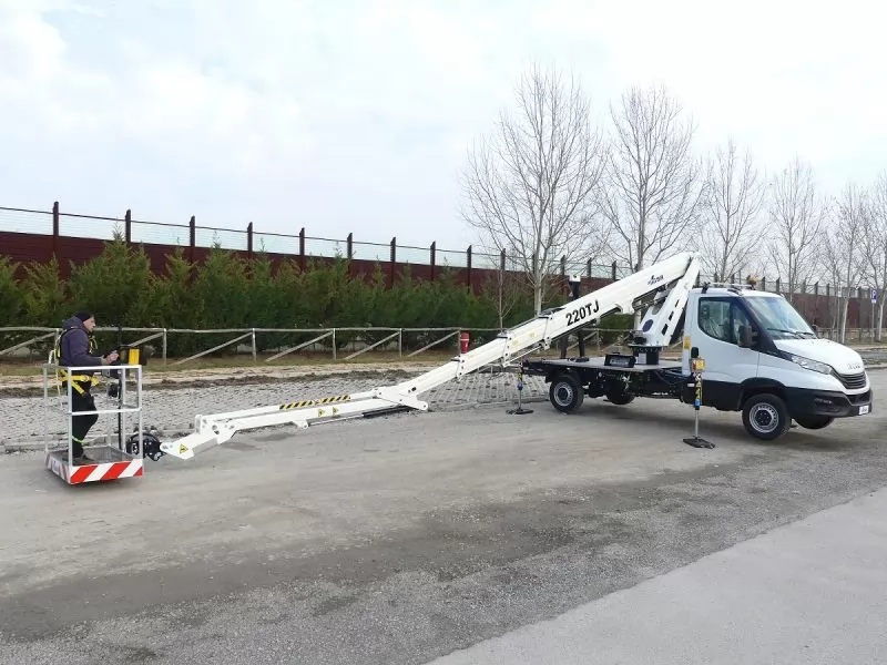 Nova auto koYara gsr b220tj na vozilu mercedes ili iveco - leasing, b kategorija (6)