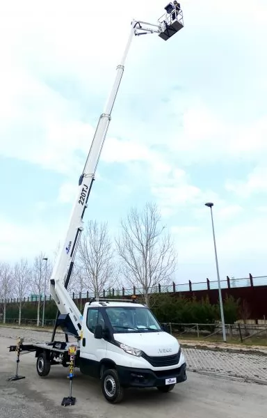 Nova auto koYara gsr b220tj na vozilu mercedes ili iveco - leasing, b kategorija (7)