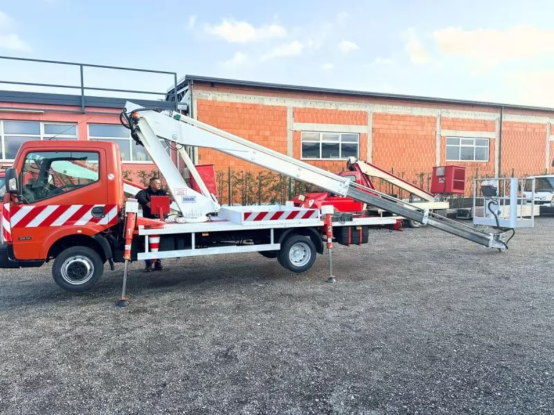 Auto koYara 16,30 m multitel na vozilu nissan, b kategorija (13)