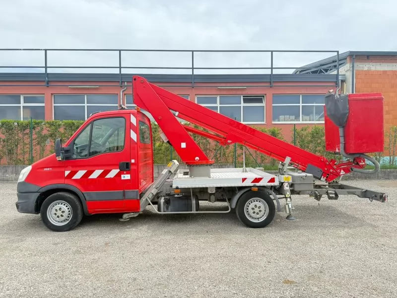 Auto koYara, iveco daily 3,5t, 2013g, 17m kranwhatsapp image 2025-05-28 at 13.04.35 (3)