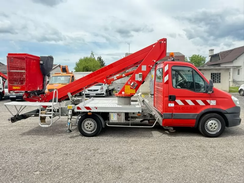Auto koYara, iveco daily 3,5t, 2013g, 17m kranwhatsapp image 2025-05-28 at 13.04.36 (2)