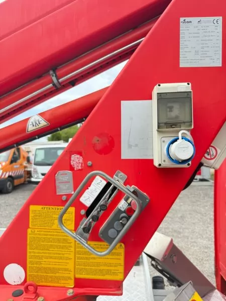 Auto koYara, iveco daily 3,5t, 2013g, 17m kranwhatsapp image 2025-05-28 at 13.04.37 (2)