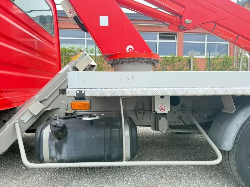 Auto koYara, iveco daily 3,5t, 2013g, 17m kranwhatsapp image 2025-05-28 at 13.04.37 (4)