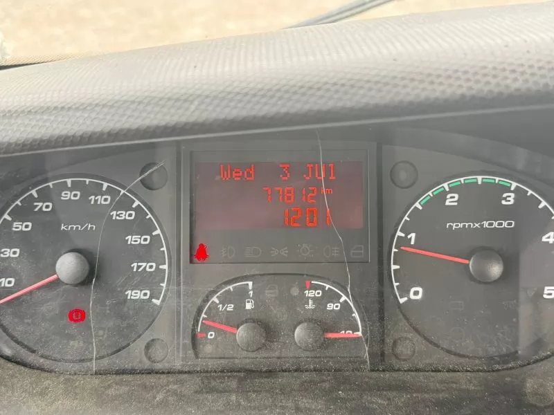 Auto koYara, iveco daily 3,5t, 2013g, 17m kranwhatsapp image 2025-05-28 at 13.04.37 (6)